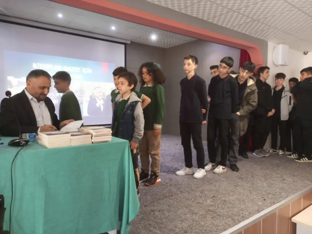 Gazze İçin İmzalanan Kitaplara Yoğun İlgi: Ünye İlçe Müftüsü Hüseyin Okuş