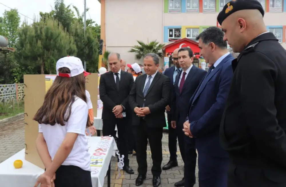 Ünye Şehit İsmail Ustaoğlu Ortaokulunda TÜBİTAK 4006 Bilim Fuarı Açıldı.
