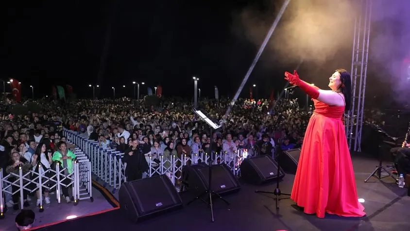 Gençler Tuğçe Kandemir Konseriyle Coştu