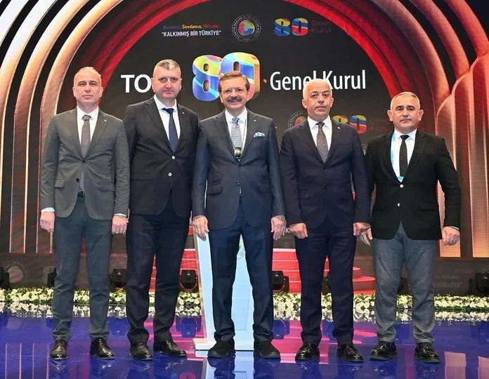 ÜTSO EKİBİ, BAŞKAN HİSARCIKLIOĞLU İLE BİR ARAYA GELDİ. 