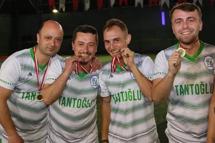ÜNYE BELEDİYESİ GELENEKSEL BİRİMLER ARASI FUTBOL TURNUVASI SONA ERDİ.