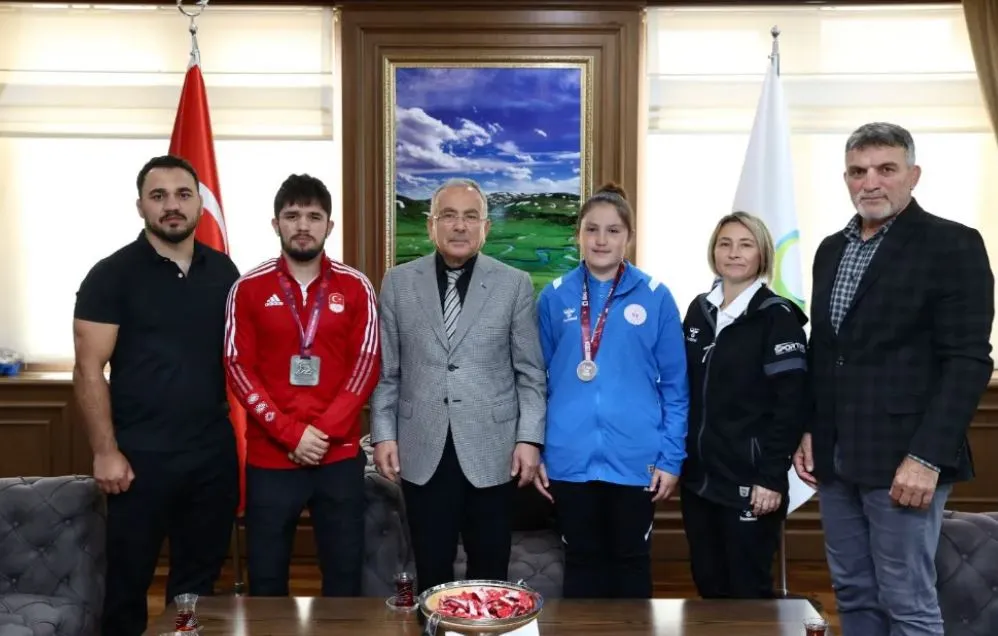 BAŞARILI SPORCULARDAN BAŞKAN GÜLER’E ZİYARET