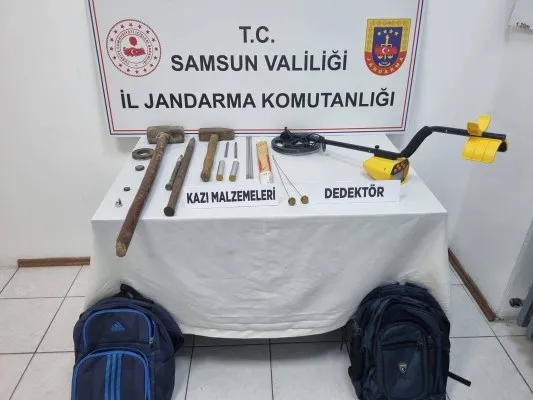Define arayan 3 kişi suçüstü yakalandı.