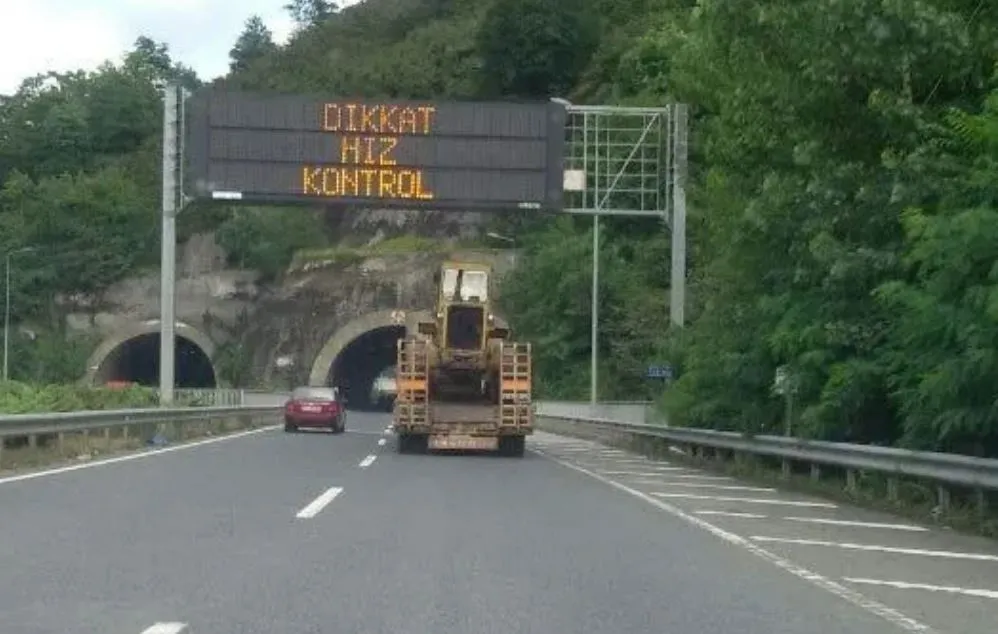Tünel girişinde aracın çarptığı çocuk hayatını kaybetti