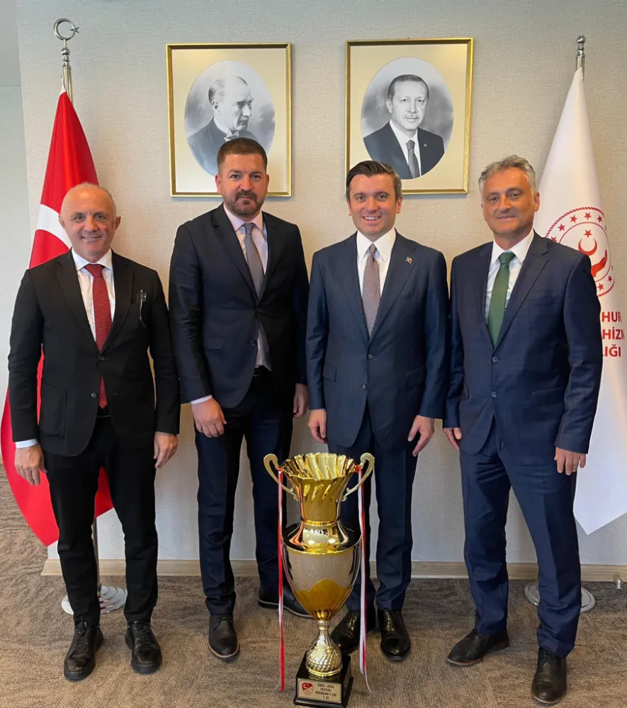 Ünye Kadın FK Şampiyonluk Kupası Bakan Yardımcısı Kıran