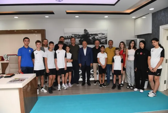 BAŞKAN TAVLI, GAGAVUZYA SPOR BAKANI VE SPORCULARINI MİSAFİR ETTİ