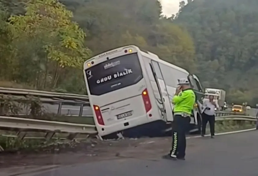 ORDU’DA YOLCU OTOBÜSÜ REFÜJE GİRDİ!