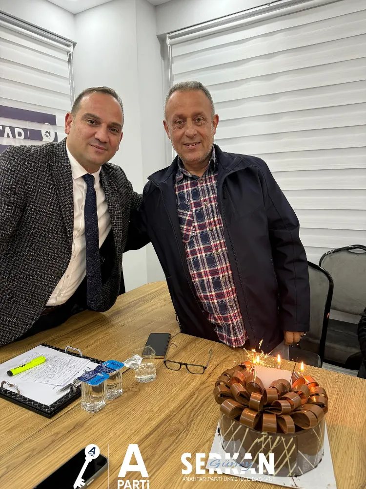 Toplantıda Siyasi Planlar, Pastada Sürpriz Var