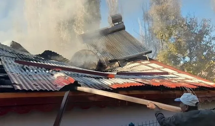 MESUDİYE’DE KORKUTAN EV YANGINI!