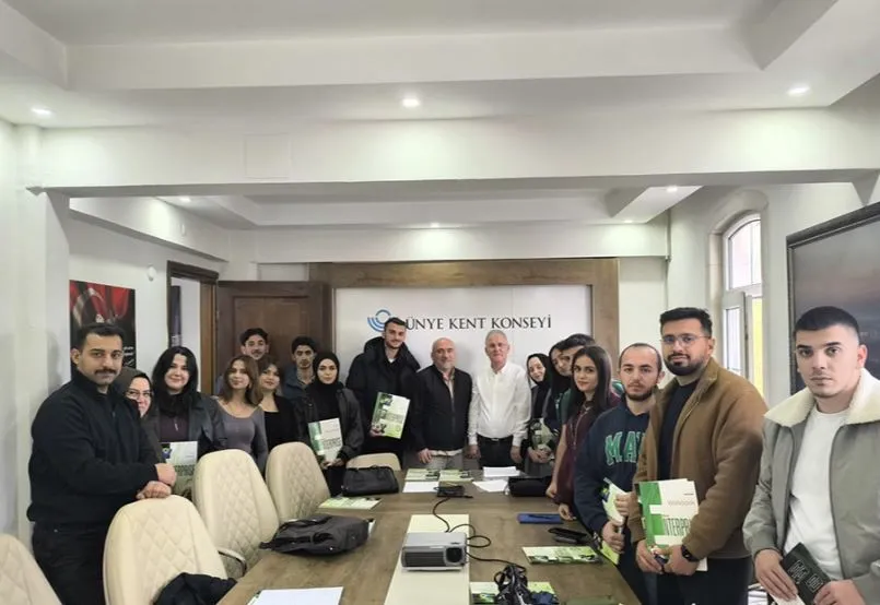 Ünye Kent Konseyi ve Şevki Yiğit’ten Yabancı Dil Eğitimine Anlamlı Destek