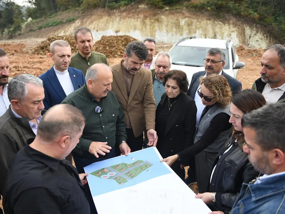 ÜNYE’DE DEVAM EDEN PROJELERİ YERİNDE İNCELEDİLER