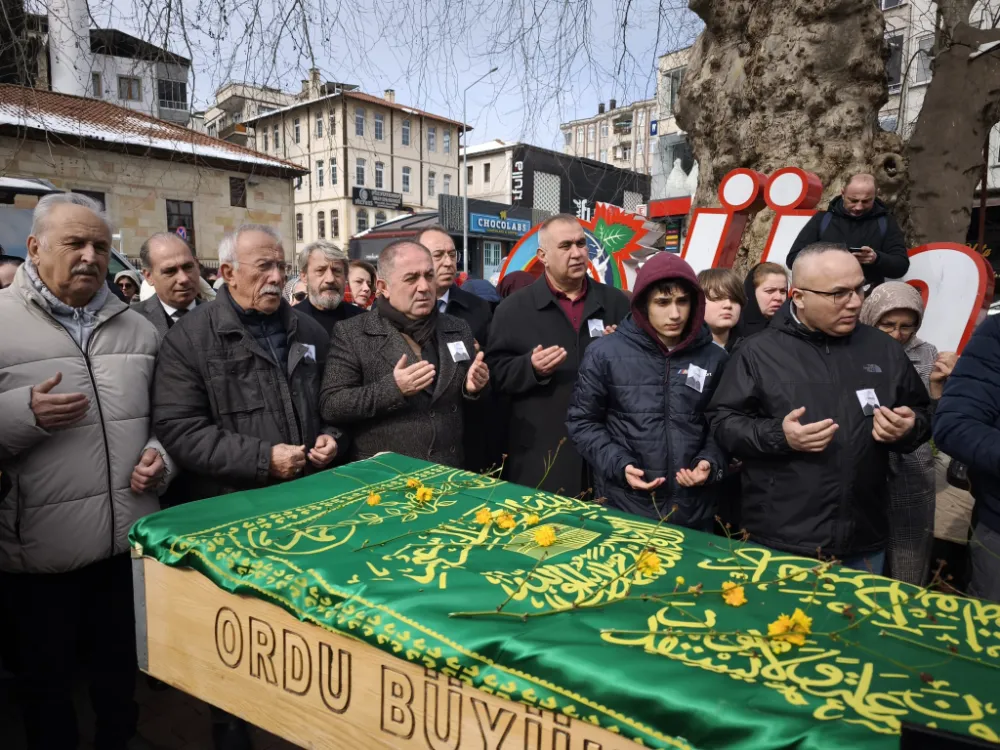 ÜNYE AŞIĞI, DUAYEN GAZETECİ AHMET YENİN SON YOLCULUĞUNA UĞURLANDI