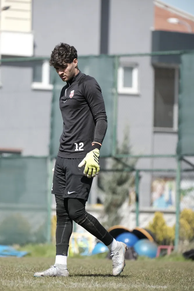 17 YAŞINDAKİ KARTAL SPORLU EFE AYYILDIZ, KASTAMONUSPOR A TAKIM KADROSUNDA!