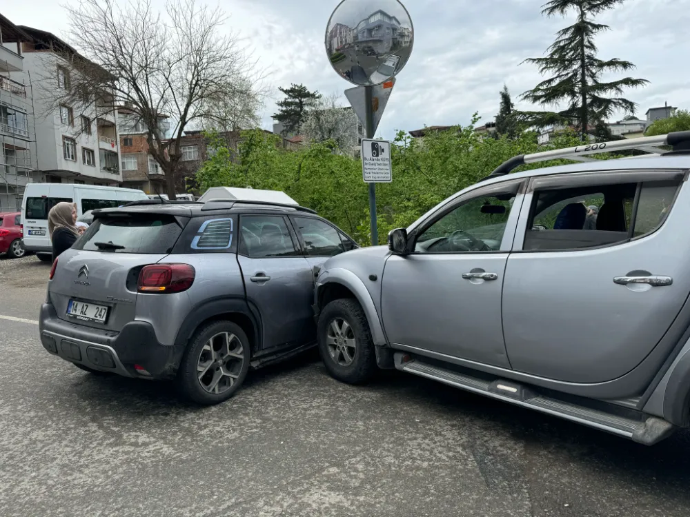 SABIKALI KAVŞAKTA YİNE ÇARPIŞMA!