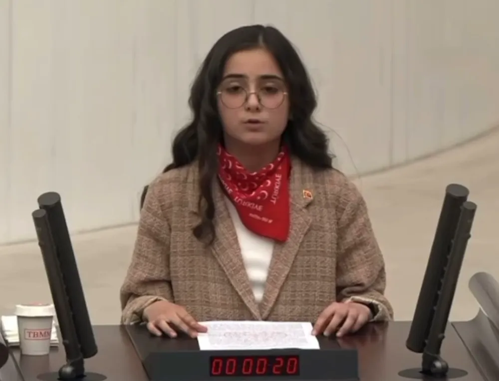Meşebükü Ortaokulu Öğrencisi İrem İmamlı, Kompozisyon Yarışmasında Türkiye Birincisi Oldu