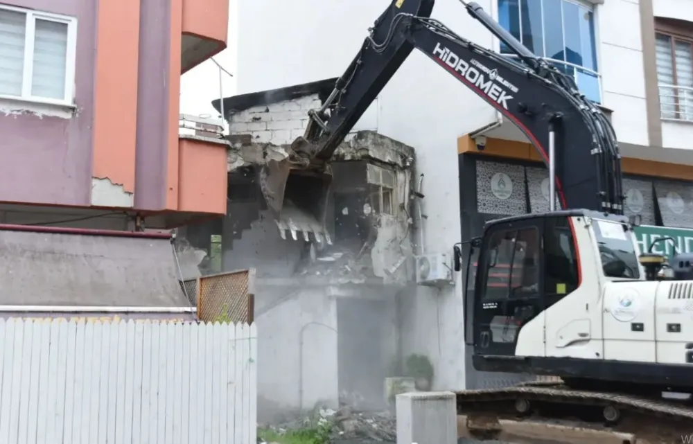 Altınordu’da Metruk Binalar Yıkılıyor