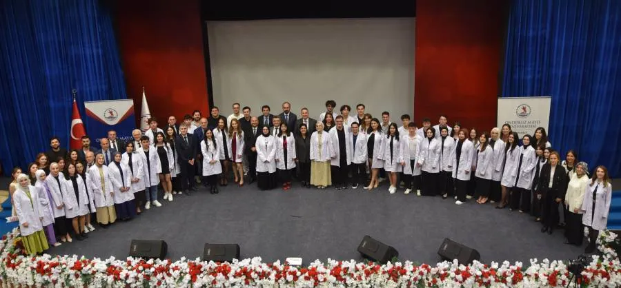 Birinci Sınıf Öğrencileri Törenle Beyaz Önlüklerini Giydi