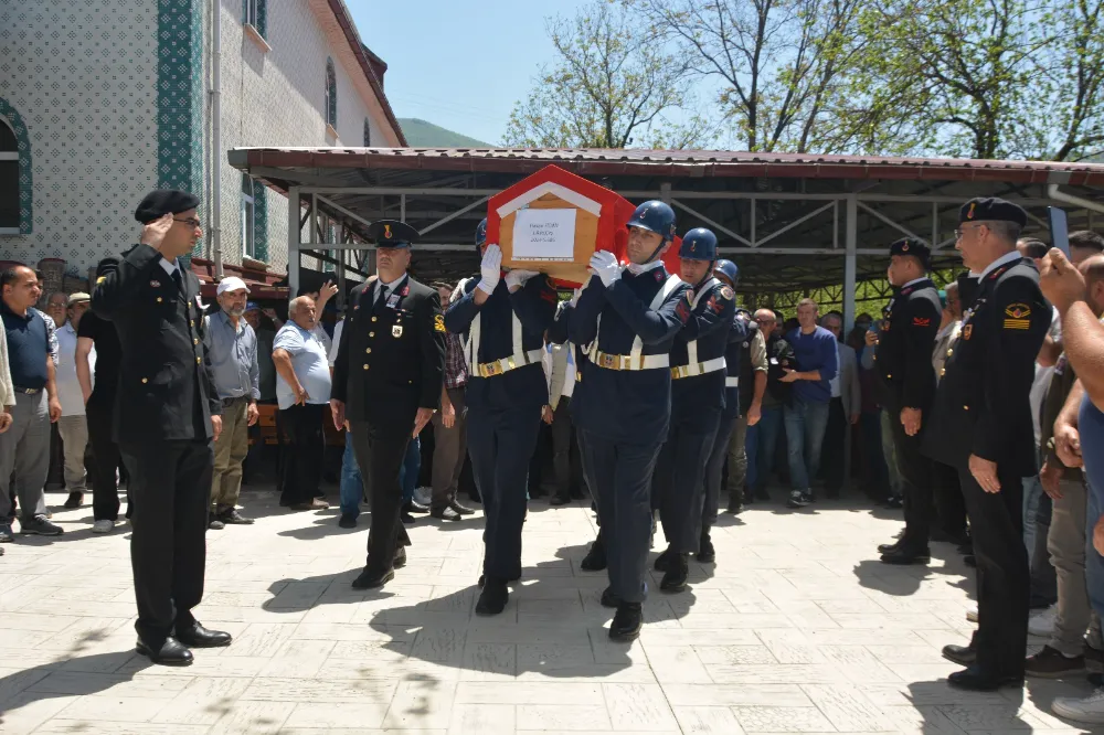 ÜNYELİ ASTSUBAY HAKAN FİDAN, GÖZYAŞLARIYLA SON YOLCULUĞUNA UĞURLANDI