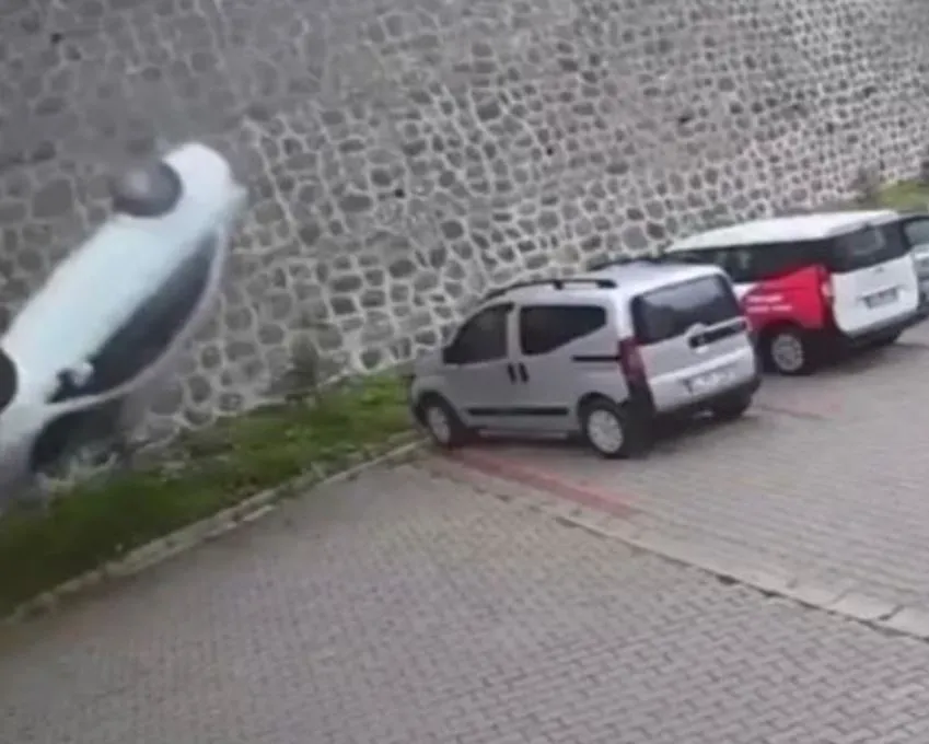 Fatsa’da Feci Kaza: Otomobil İstinat Duvarından Düştü, Sürücü Hayatını Kaybetti