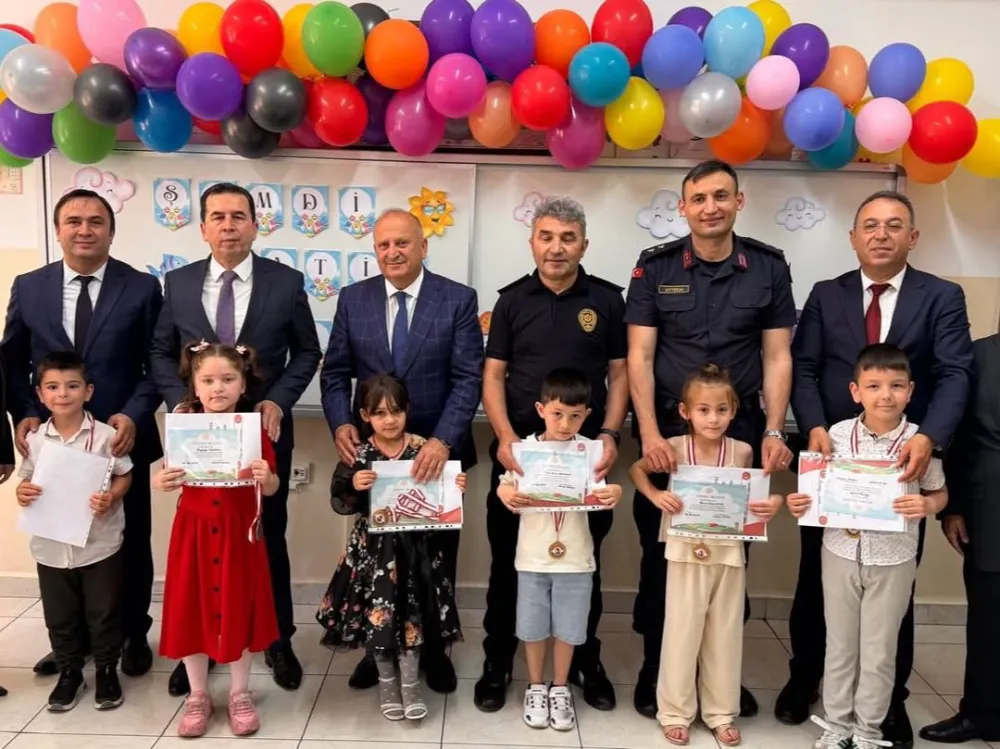 Ünye Protokolü Fevzi Çakmak İlkokulu’nda karne heyecanı...