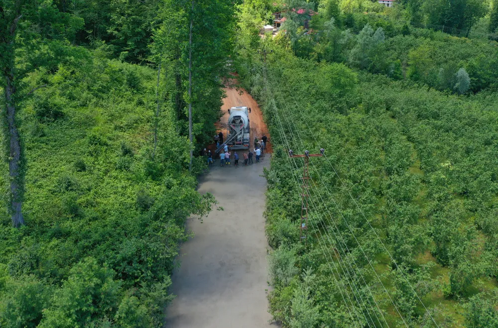 ÜNYE-KUMRU BAĞLANTI YOLUNDA BETON SEVİNCİ