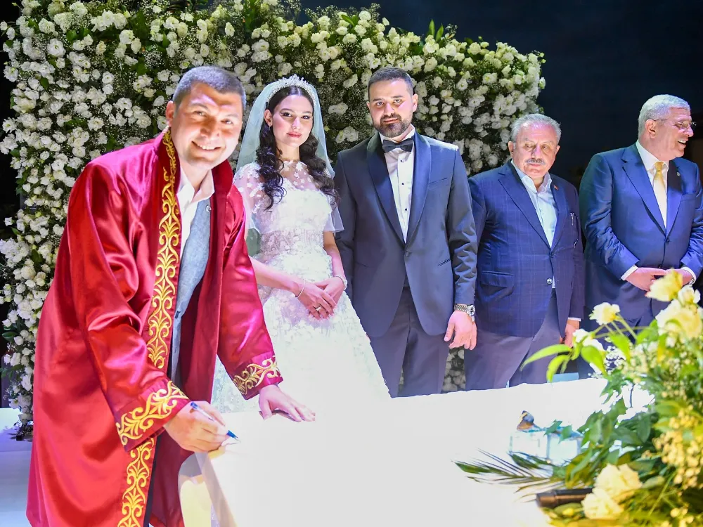 Elif ve Aytuğ, üst düzey davetlilerin önünde dünyaevine girdi.