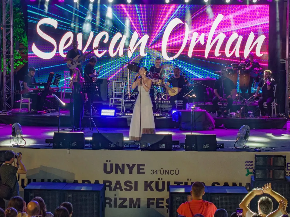 Sevcan Orhan, Ünye’yi Coşturdu…