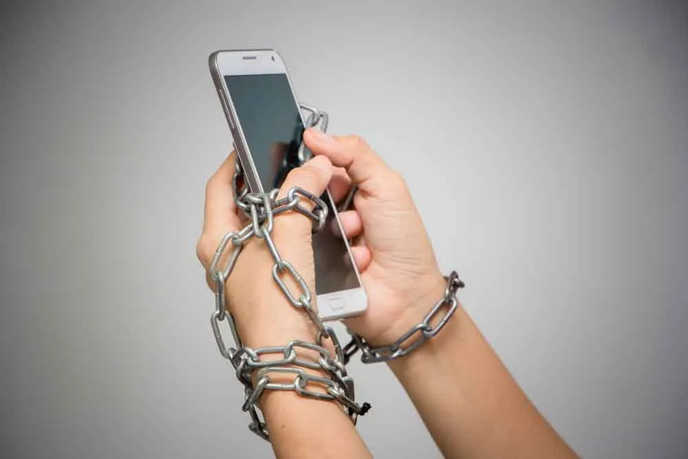 ORDU’ DA YAŞAYANLAR GÜNDE  5 SAATTEN FAZLA TELEFON KULLANIYOR