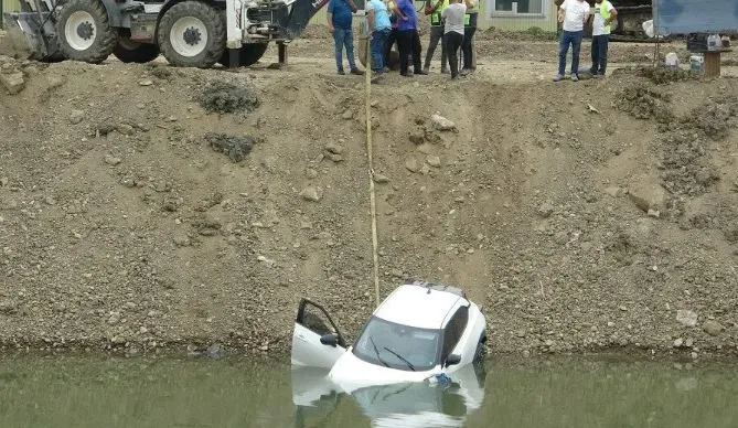 Samsun’da Otomobil Mert Irmağı’na Uçtu