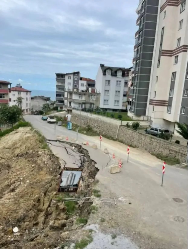 Fatsa Kurtuluş Mahallesinde Yol Çöktü!