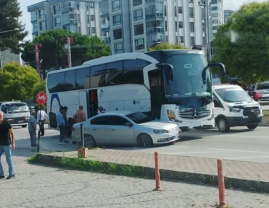 FATSA’DA MADDİ HASARLI KAZA!