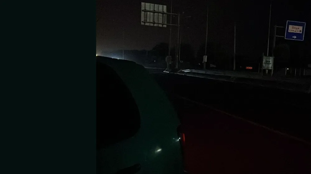 LİMAN KAVŞAĞI’NDA IŞIKLAR YANMIYOR, TEHLİKE SAÇIYOR!
