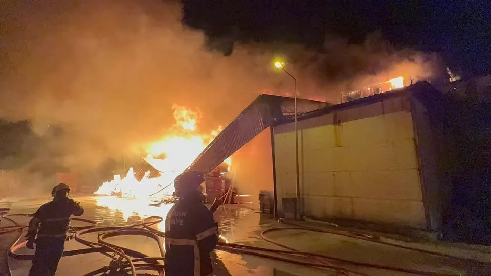 Samsun Tekkeköy’de Kereste Fabrikasında Yangın