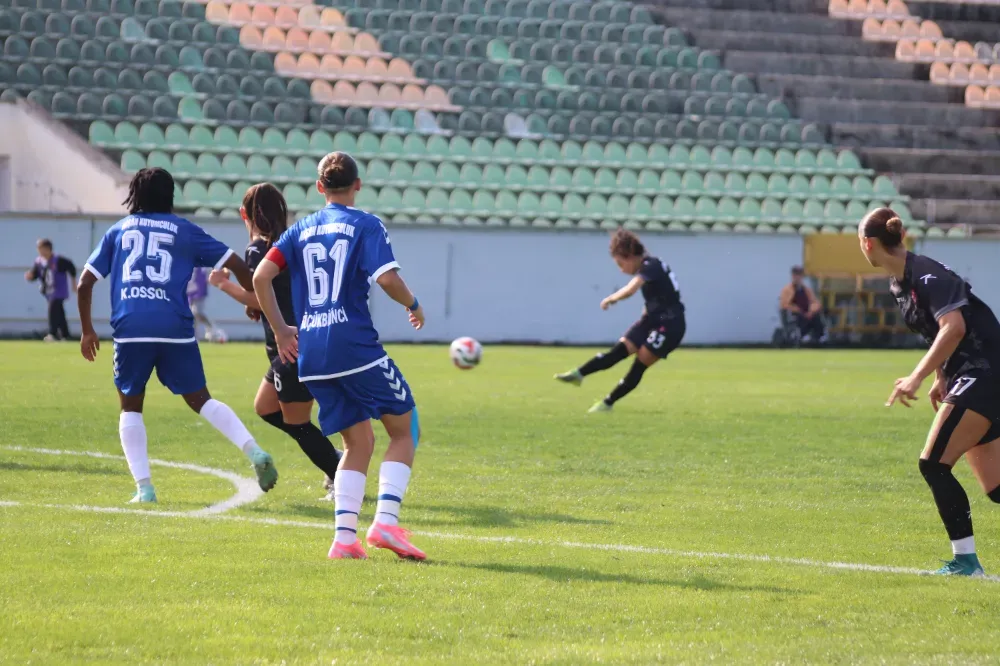 Ünye Kadın Futbol Kulübü, rakibi karşısında sonuca ulaşamadı.