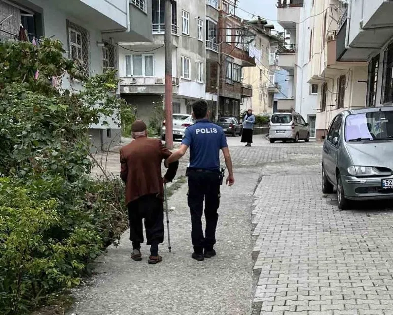 Ünye’de Polis Ekiplerinden Örnek Davranış